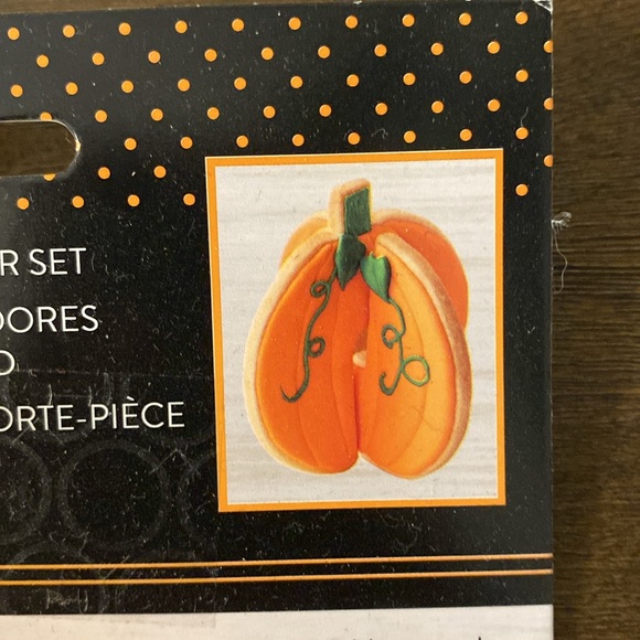 Wilton 3-D Pumpkin Squash Gourd Cookie Cutter Set with Recipe on Back - Picture 3 of 6